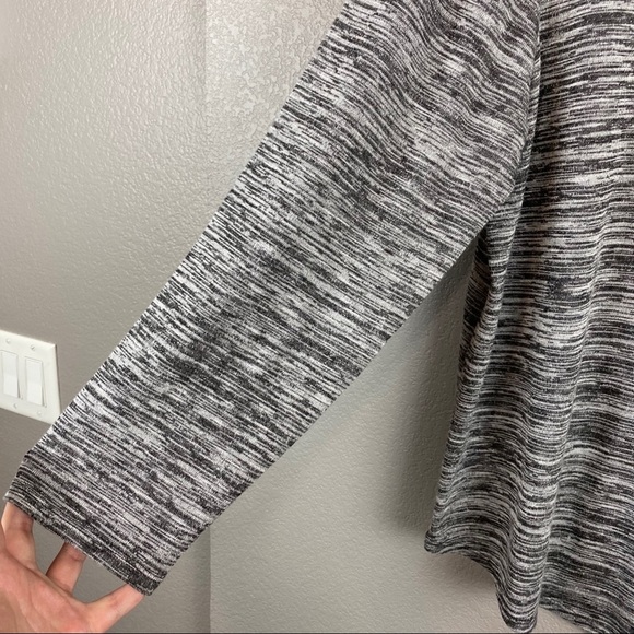 Ava & Viv Marled Grey Asymmetrical Light Sweater Size 2X - Picture 5 of 7